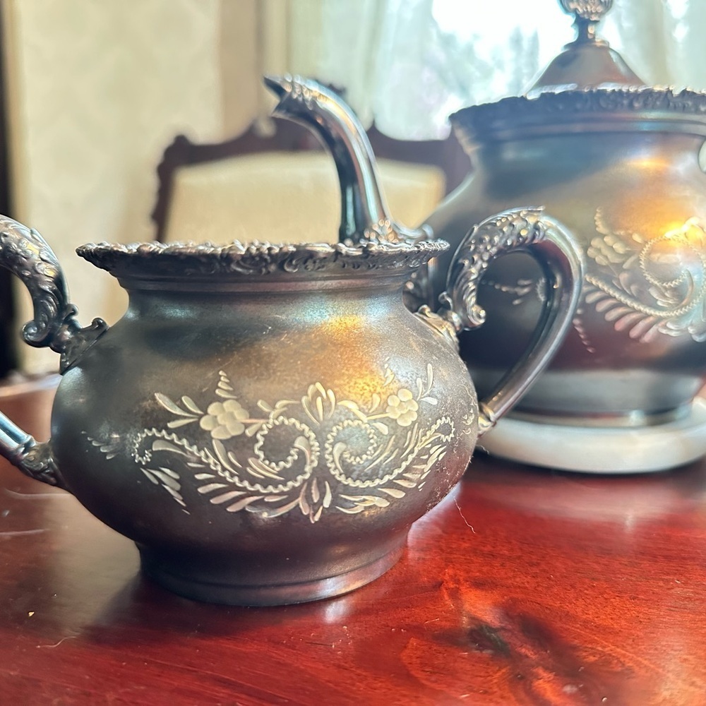 Antique Black Silverplate Tea Set – Teapot, Creamer & Sugar Bowl (EPNS) - Picture 3 of 8